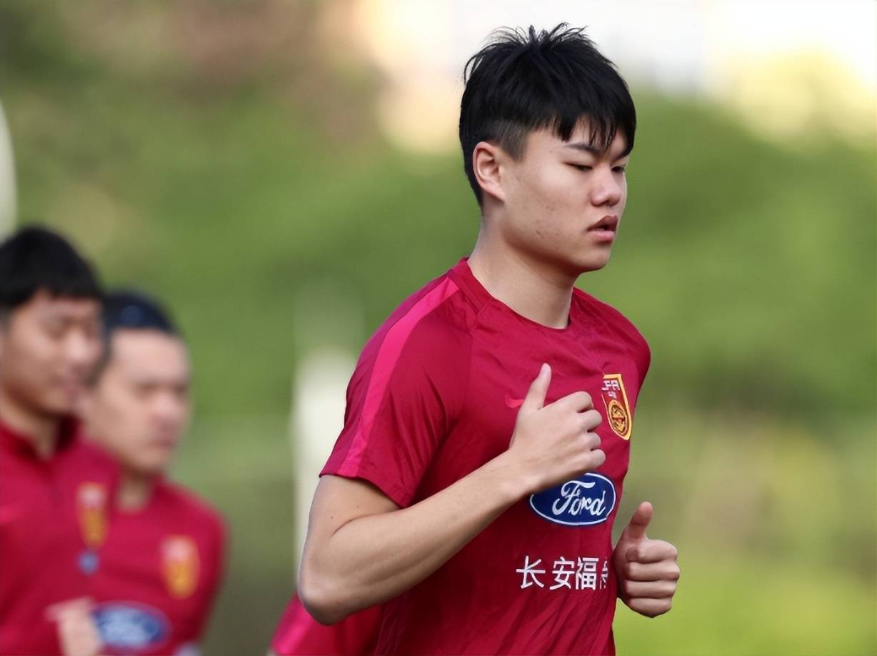 赛地聚焦——中超冲刺阶段热度飙升;北京国安官宣签约;引发热议;资深球员宣示担当的简单介绍 赛地聚焦——中超冲刺阶段热度飙升;北京国安官宣签约;引发热议;资深球员宣示担当的简单介绍