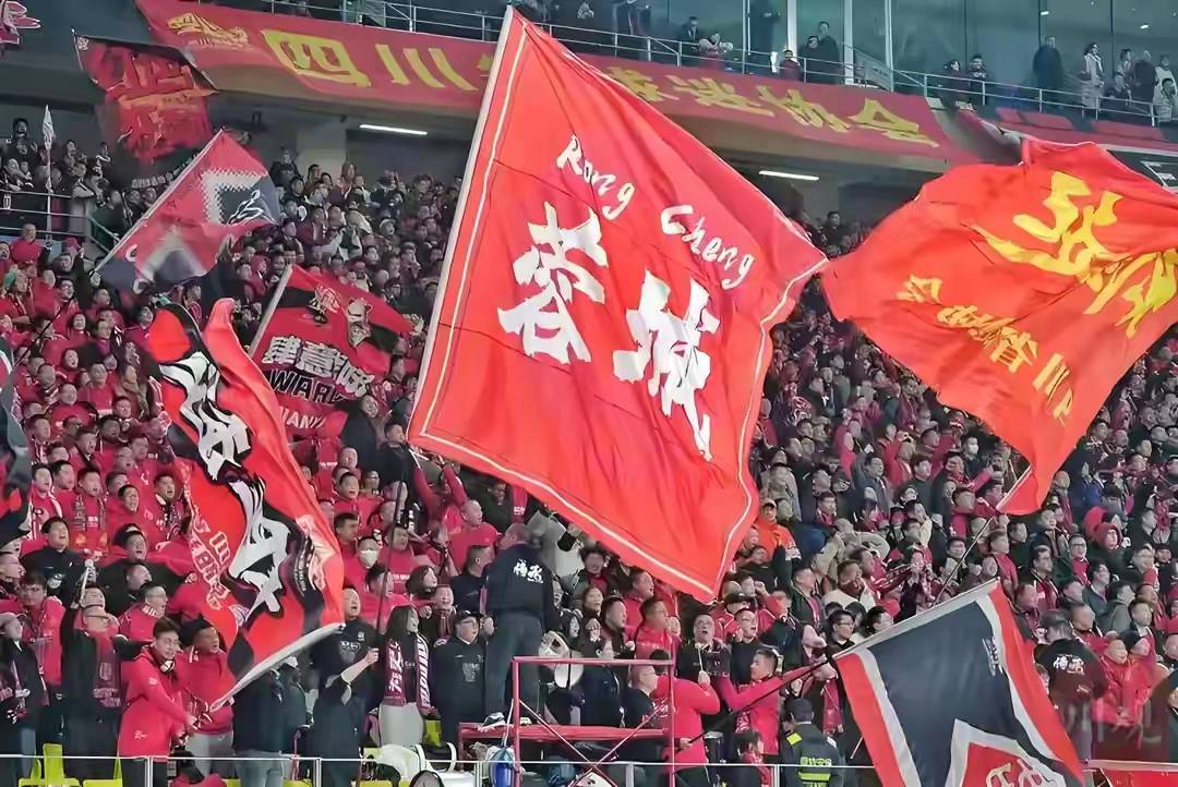 赛地聚焦：西甲集结日热度飙升；北京首钢豪取连胜；球迷炸锅；年轻球员得到机会的简单介绍